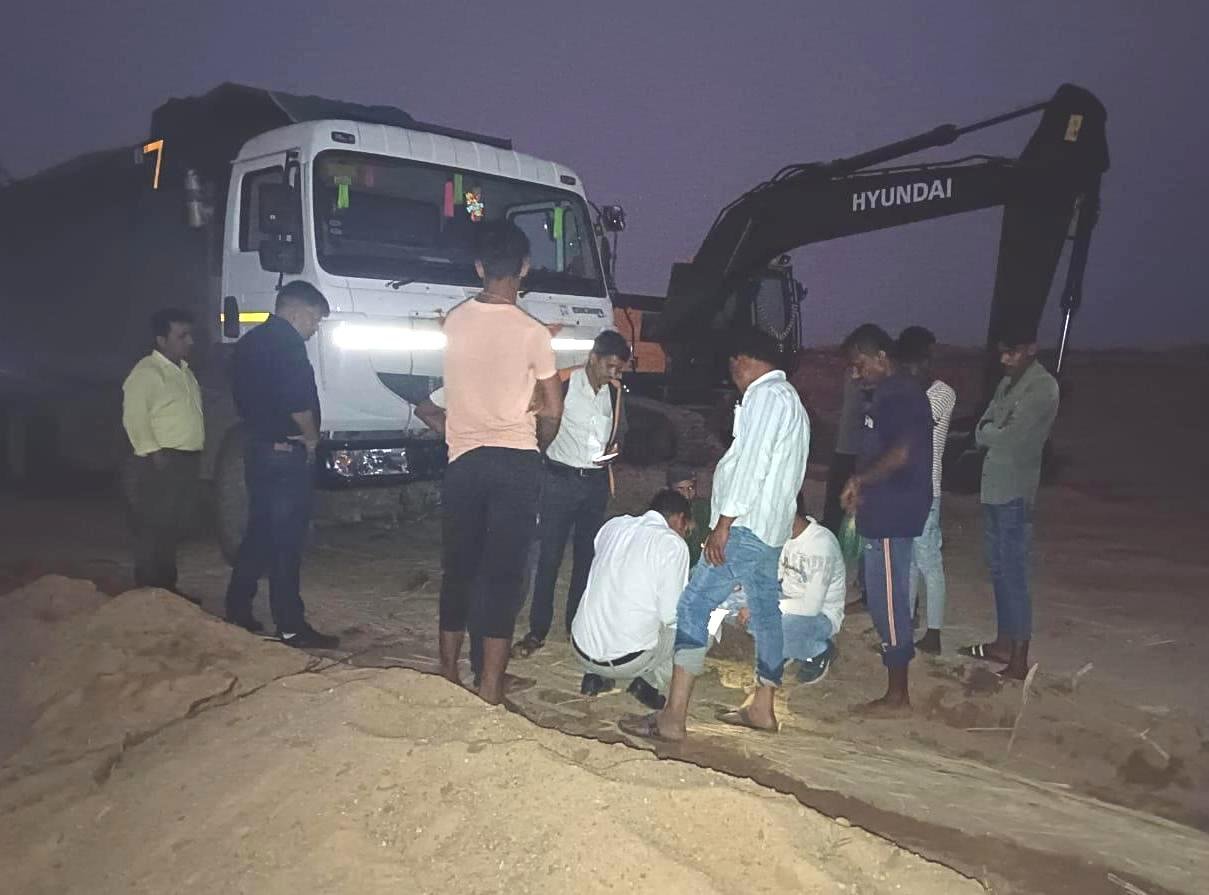 CG : अवैध खनन: 6 चैन माउंटेड मशीन सहित 57 वाहन जब्त