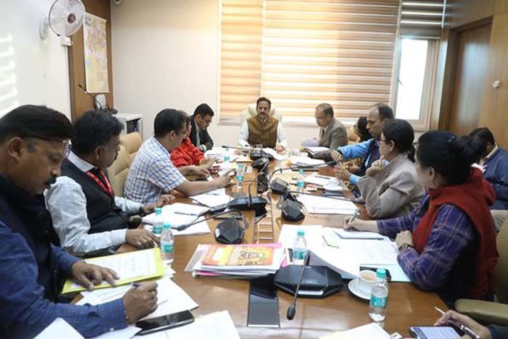 सीएचसी को एफ़आरयू के रूप में विकसित किए जाने के लिए विशेषज्ञों की उपलब्धता सुनिश्चित करें – उप मुख्यमंत्री शुक्ल