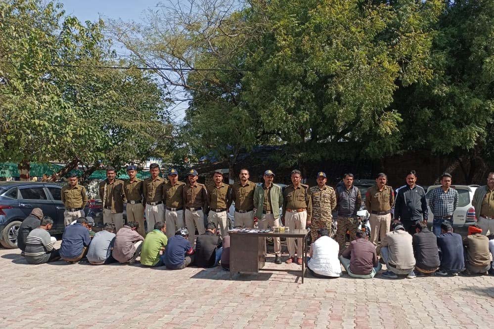 जुआ खेलते 19 आरोपी पकड़े गए। 32,78,200/- रुपए का कुल मशरूका जप्त