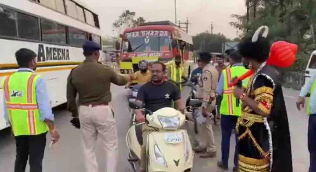 CG : ट्रैफिक पुलिस ने चलाया यातायात जागरूकता कार्यक्रम
