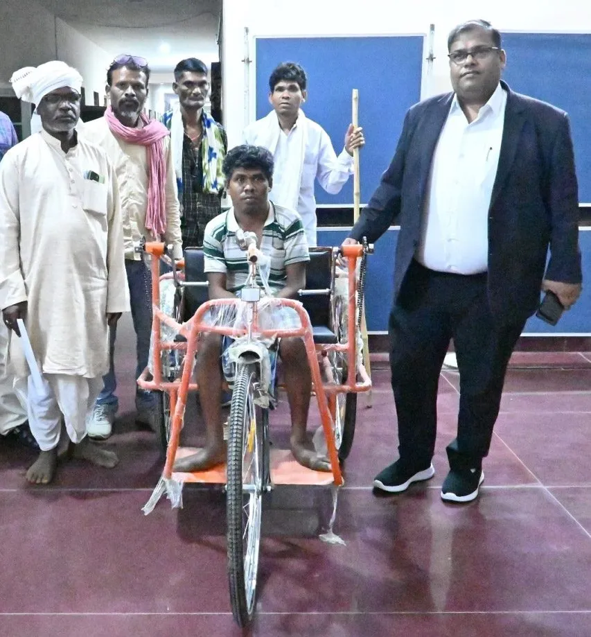CG : कलीराम को मिली नयी ट्रायसाइकिल, मुख्यमंत्री विष्णुदेव साय को दिया धन्यवाद