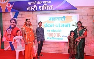 CG : जनसंपर्क विभाग की प्रदर्शनी में मिल रही विभिन्न शासकीय योजनाओं की जानकारी
