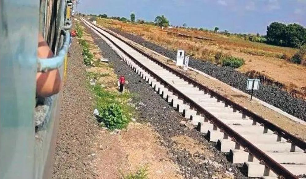 महू-सनावद ब्राडगेज लाइन प्रोजेक्ट कागज स उतरकर आया जमीन पर