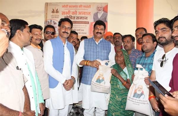 लाभार्थी संपर्क अभियान के तहत जैसीनगर पहुंचे मंत्री राजपूत