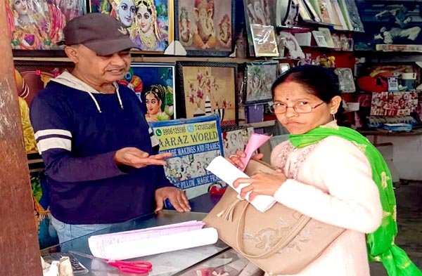 श्रीमती मंगनी बाई… कामः लाइन अटेंडेंट, खासियतः लाइन पर काम करना एवं राजस्व वसूली में महारत