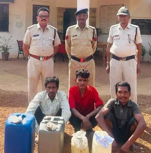 CG : कच्ची शराब बनाकर बेचने वाले गिरफ्तार, पुलिस की रेड में पकड़े गए सभी
