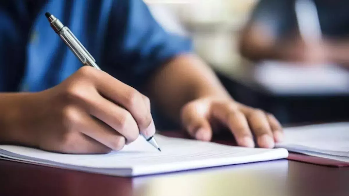 CG : विज्ञान सब्जेक्ट के दिन नकल, 10वीं के 4 स्टूडेंट्स पकड़ाए