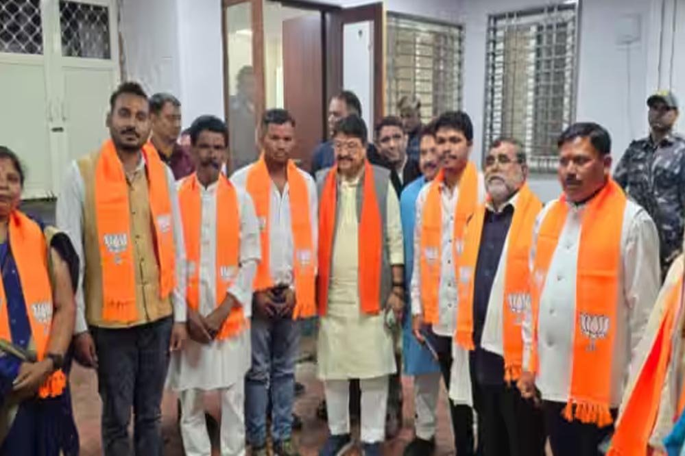 कमलनाथ के गढ़ में कांग्रेस को लगा बड़ा झटका, कांग्रेस के सात पार्षद भाजपा में शामिल