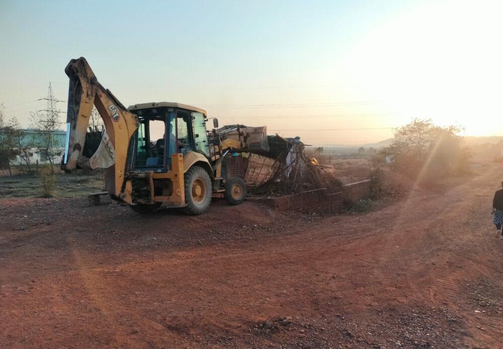 2 करोड़ 60 लाख रुपए अनुमानित बाजार मूल्य की शासकीय भूमि से हटा अतिक्रमण