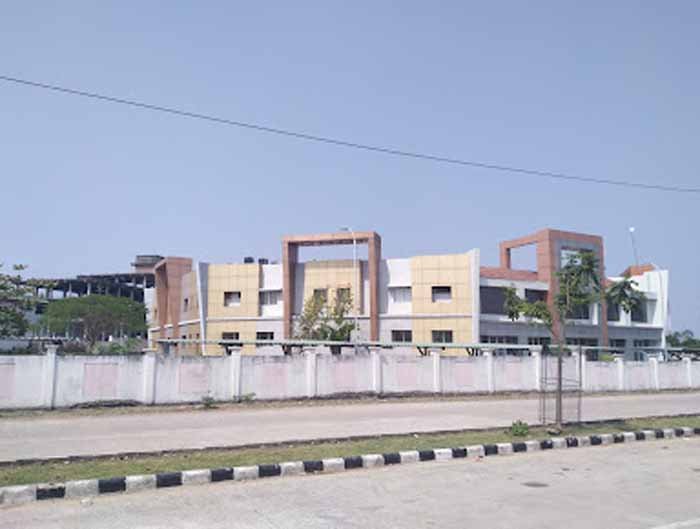 नए रजिस्ट्रेशन कार्ड व लाइसेंस नहीं बनने से सैकड़ों आवेदक परेशान