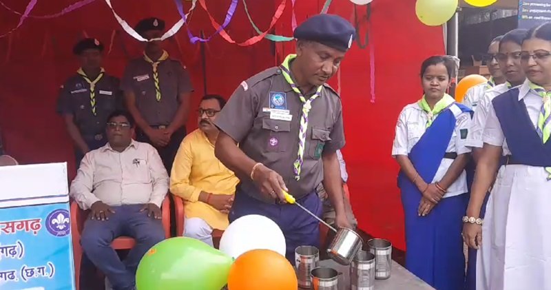 CG : लोगों की प्यास बुझाने सामाजिक कार्यकर्ताओं ने प्याऊ केंद्र का शुभारंभ किया