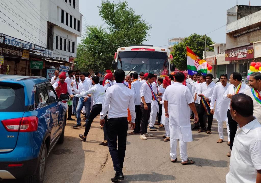 CG : शोभायात्रा में बाल-बाल बचे बच्चे, बस ड्रायवर की जल्दबाजी पड़ सकती थी भारी…