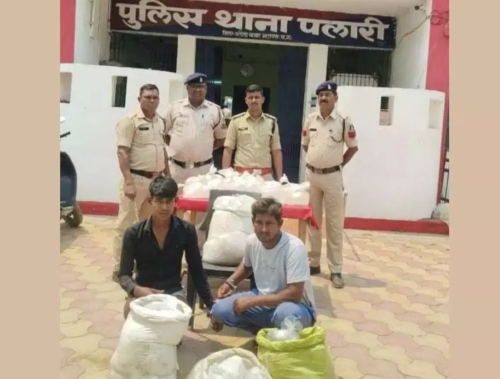 CG : महुआ शराब का जखीरा पुलिस ने किया बरामद, 2 युवक गिरफ्तार