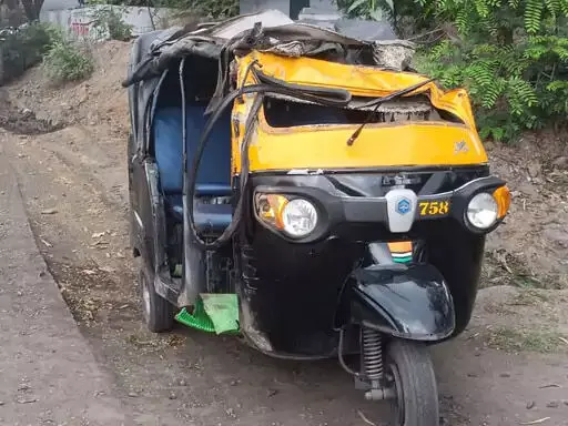 CG : ऑटो और स्कूल बस के बीच हुई टक्कर, 4 लोगों की हालत नाजुक