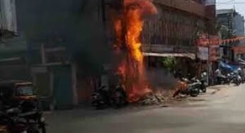 CG : एक साथ दो ट्रांसफर्मर में लगी आग, दो बाइक और एक मकान भी जला; कई घंटों बाद पाया गया काबू