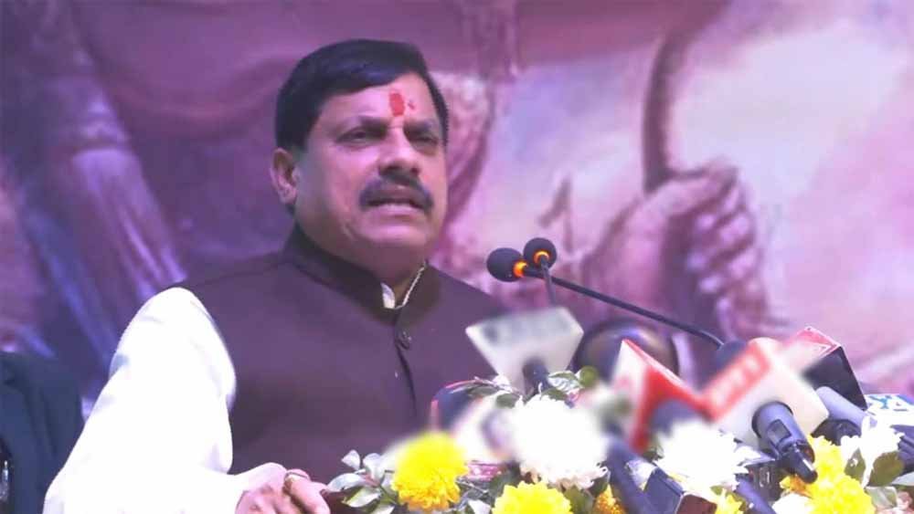 यादव बोले – इतना विरोध है तो कांग्रेस अपने झंडे से भगवा रंग हटाए