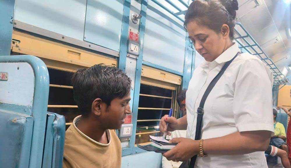 रतलाम मंडल की महिला TC ने रचा इतिहास, साल भर में बनाएं 6 हजार केस