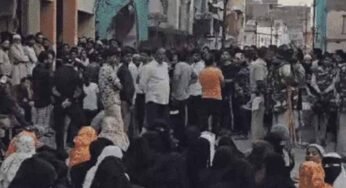 उज्जैन में सड़क चौड़ीकरण के विरोध में सड़क पर बैठीं मुस्लिम महिलाएं