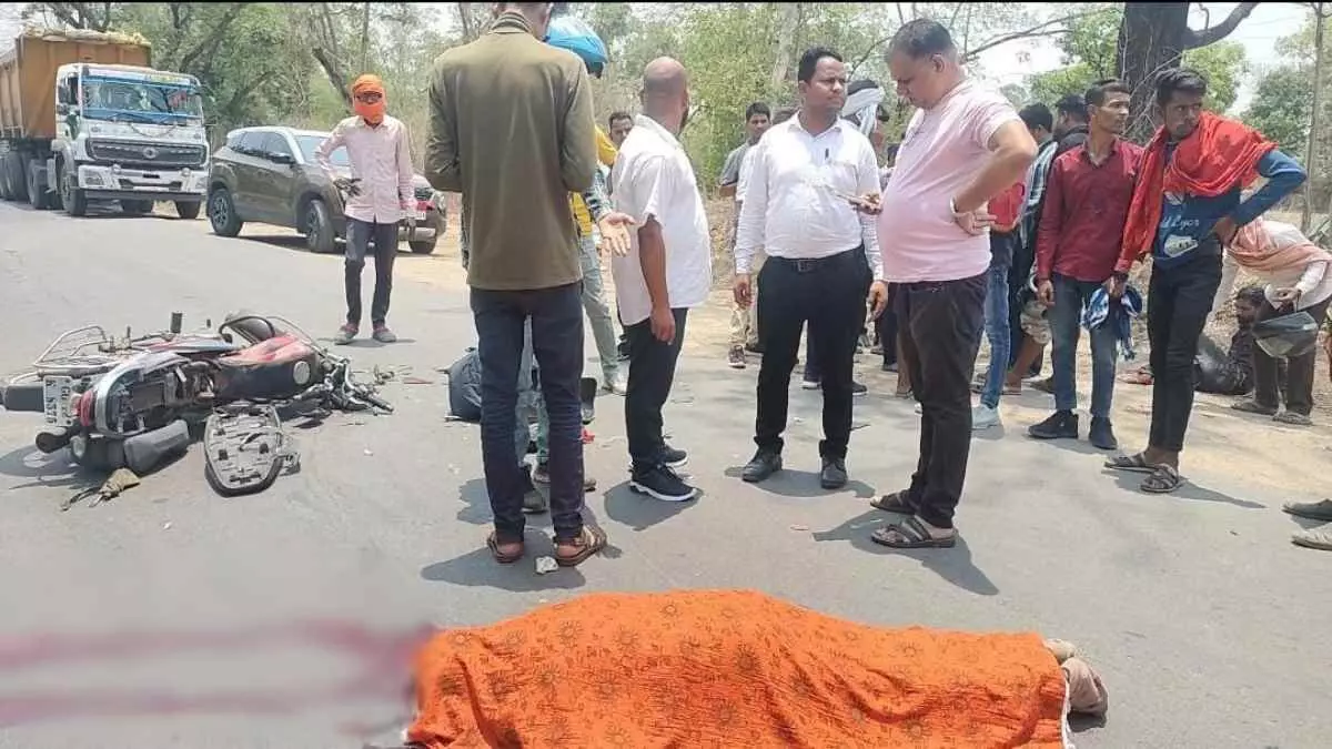 CG : थार ने रौंदा, बाइक में सवार थे 3 लोग