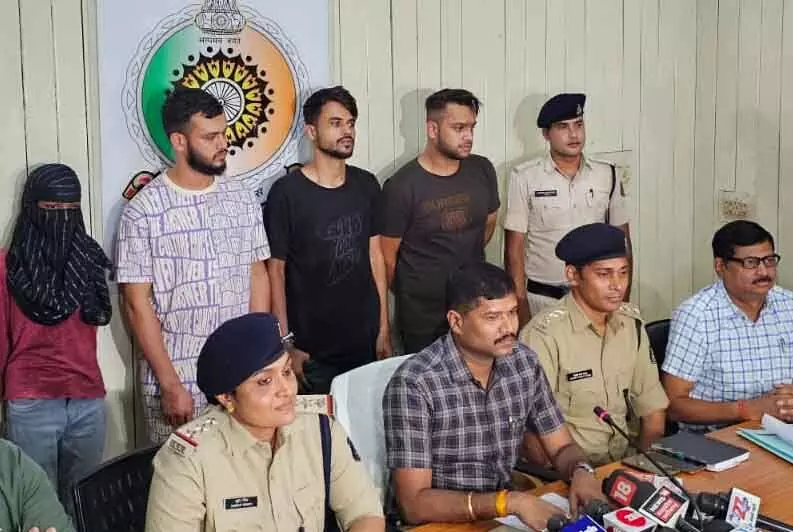 CG : रायपुर में सैमरॉक ग्रीन होटल से ड्रग्स पैडलर गिरफ्तार, ऑडी कार भी पुलिस ने किया सीज