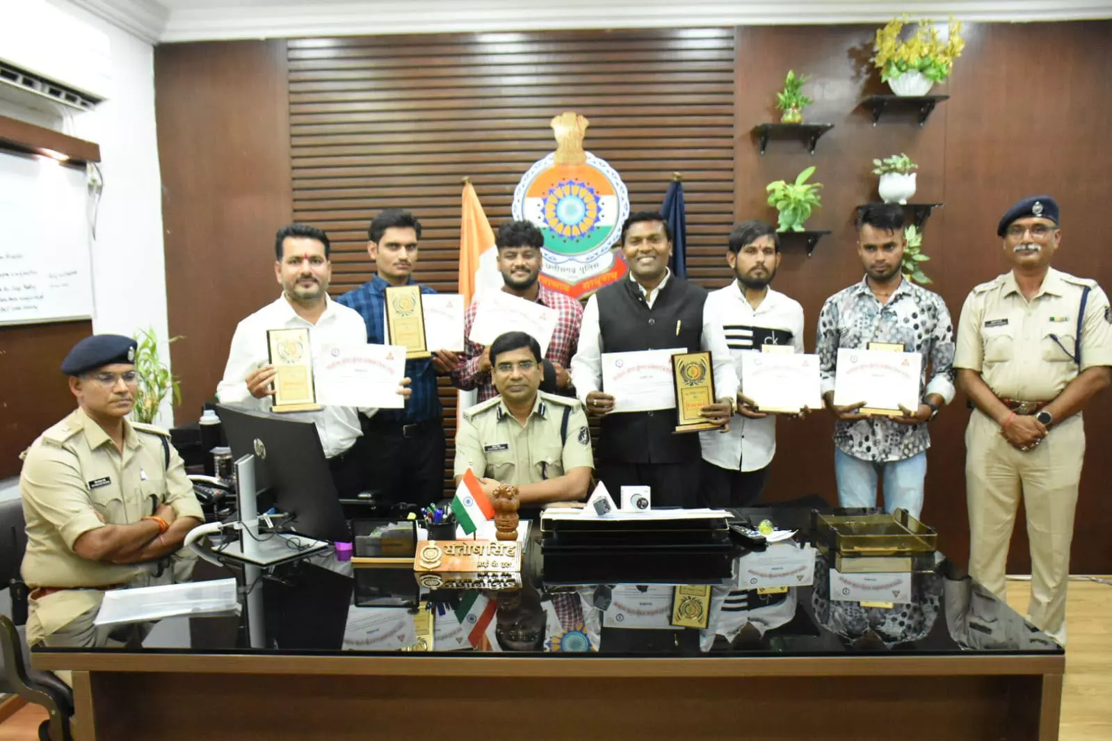 CG : घायलों की त्वरित मदद कर जान बचाने वाले 6 गुड सेमेरिटन को एसएसपी ने किया सम्मानित