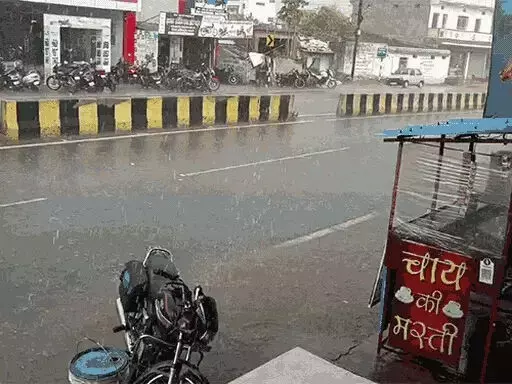 CG : मनेंद्रगढ़ में हुई बारिश, सड़कें जलमग्न