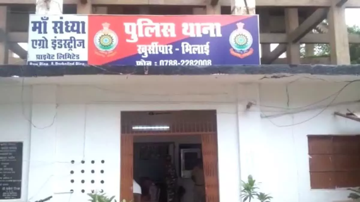 CG : ट्रांसपोर्टर के ट्रेलर वाहन को कारोबारी ने बनाया बंधक