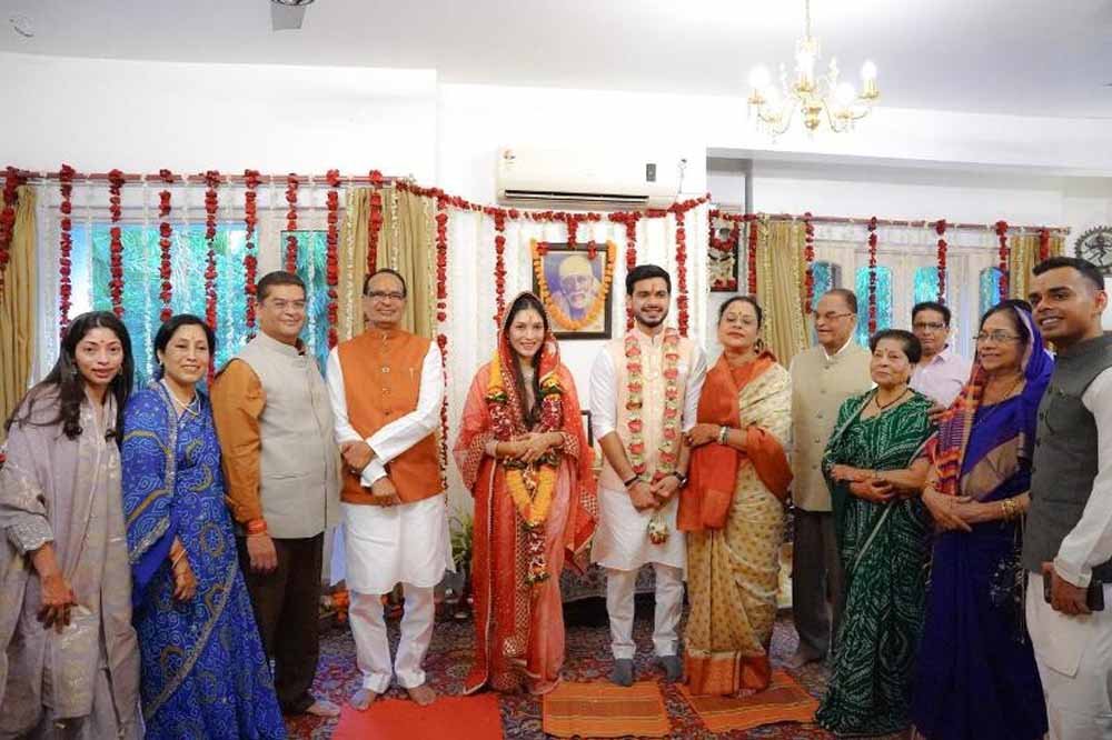 भोपाल के जैन परिवार की बेटी पूर्व मुख्यमंत्री शिवराज सिंह चौहान के घर की बहू बनने जा रही, कुणाल के साथ हुई सगाई