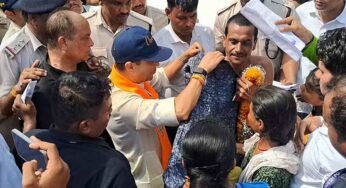 सिंधिया का अनूठा समर्थक, 2019 में हार के बाद त्यागे शर्ट और चप्पल, मंत्री बनकर पहुंचे तो पहना