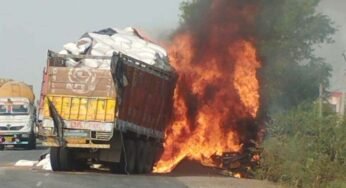 दर्दनाक हादसा: दो ट्रको की आपस में जबरदस्त भिड़ंत के चलते लगी आग, 3 लोगों की मौत