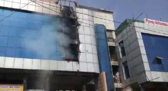 सात नंबर बस स्टाप स्थित मानसरोवर काम्प्लेक्स के सी ब्लाक में लगी भीषण आग