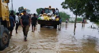 चितौरा में पानी उतरने पर लोग अब अपने घर-गृहस्थी को फिर से बनाने में जुटे