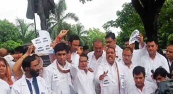 नर्सिंग घोटाले पर विधानसभा में जमकर हंगामा, कार्यवाही स्थगित, मंत्री विश्वास सारंग को बर्खास्त करने की मांग