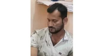 शाजापुर में पांच हजार की रिश्वत लेते पटवारी गिरफ्तार, लोकायुक्त को देखकर खेत में लगाई दौड़, फिर भी नहीं बच पाया