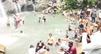 CG : जलप्रपात में उमड़ी सैलानियों की भीड़, ले रहे झरने का मजा