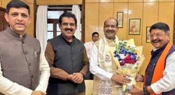 ओम बिरला पहुंचे इंदौर, ‘एक पेड़ मां के नाम’ अभियान के तहत लगाया पौधा