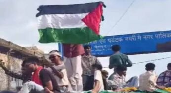 मजार से कपड़ा लाकर घर पर सिला था फलस्तीन का झंडा, मोहर्रम के जुलूस में लहराया , हिंदू संगठन ने कार्रवाई की मांग की