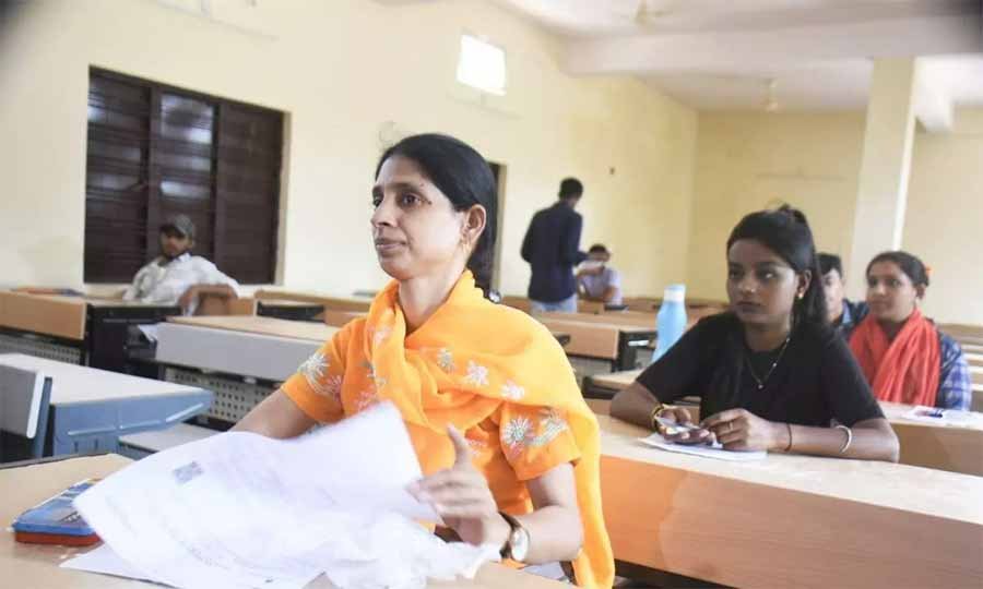 पाकिस्तान से भारत लौटी गीता ने प्रथम श्रेणी में उत्तीर्ण की आठवीं कक्षा, सरकारी नौकरी मांगी
