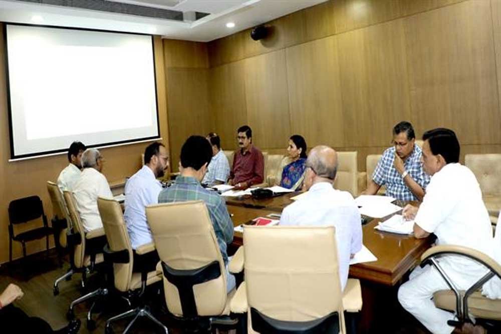नये पंजीयन करने वालों के लिये बनेंगे जीएसटी सेवा केंद्र, उप मुख्यमंत्री श्री जगदीश देवड़ा द्वारा वाणिज्यिक कर विभाग की समीक्षा
