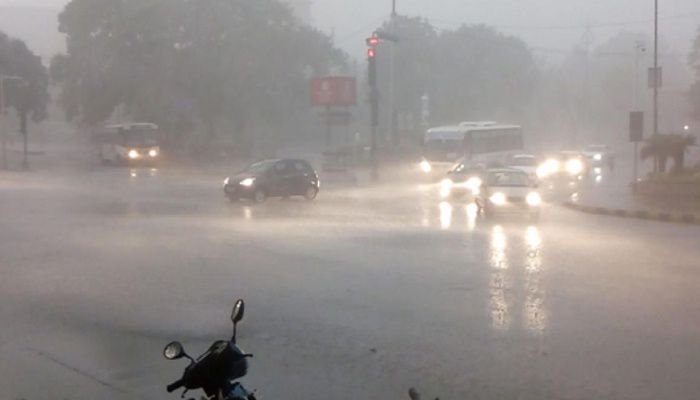 CG : रायपुर समेत राज्य के अधिकांश जिलों में गरज चमक के साथ जमकर बारिश…