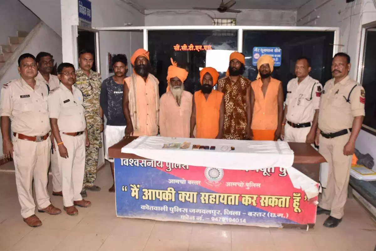 CG : साधु वेश में पकड़े गए फ्रॉड, संकट आने का डर बताकर करते थे ठगी