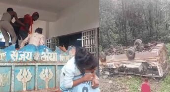 देलावाड़ी घाट पर ओवरलोड बस रेलिंग तोड़कर खाई में पलटी, सभी 50 यात्री घायल हुए