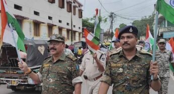 टीकमगढ़ पुलिस द्वारा शहर में निकाली गई तिरंगा रैली