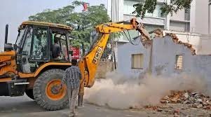 CG : सरकारी जमीन पर प्रशासन ने चलाया बुलडोजर