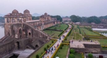 कलेक्टर प्रियंक मिश्रा ने कहा- मांडू में पर्यटकों को नहीं होगी परेशानी, प्रमुख स्थानों पर तैनात होंगे सुरक्षाकर्मी