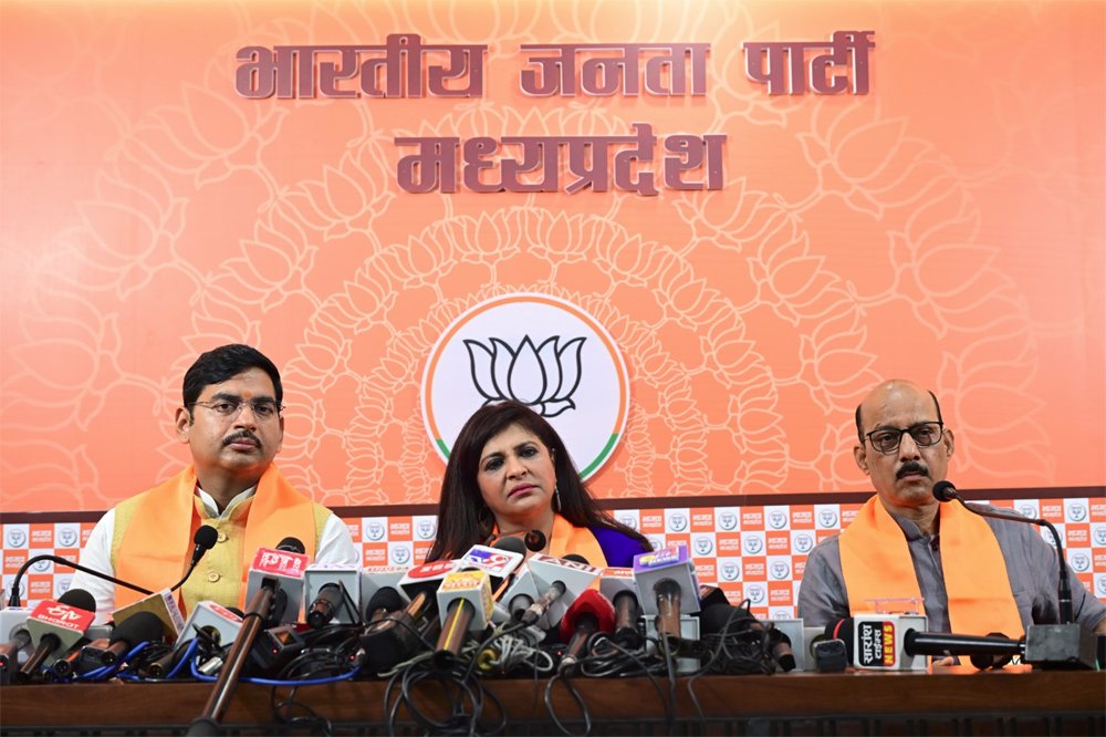 भाजपा की राष्ट्रीय प्रवक्ता श्रीमती शाज़िया इल्मी ने भाजपा प्रदेश कार्यालय में पत्रकार-वार्ता को संबोधित किया