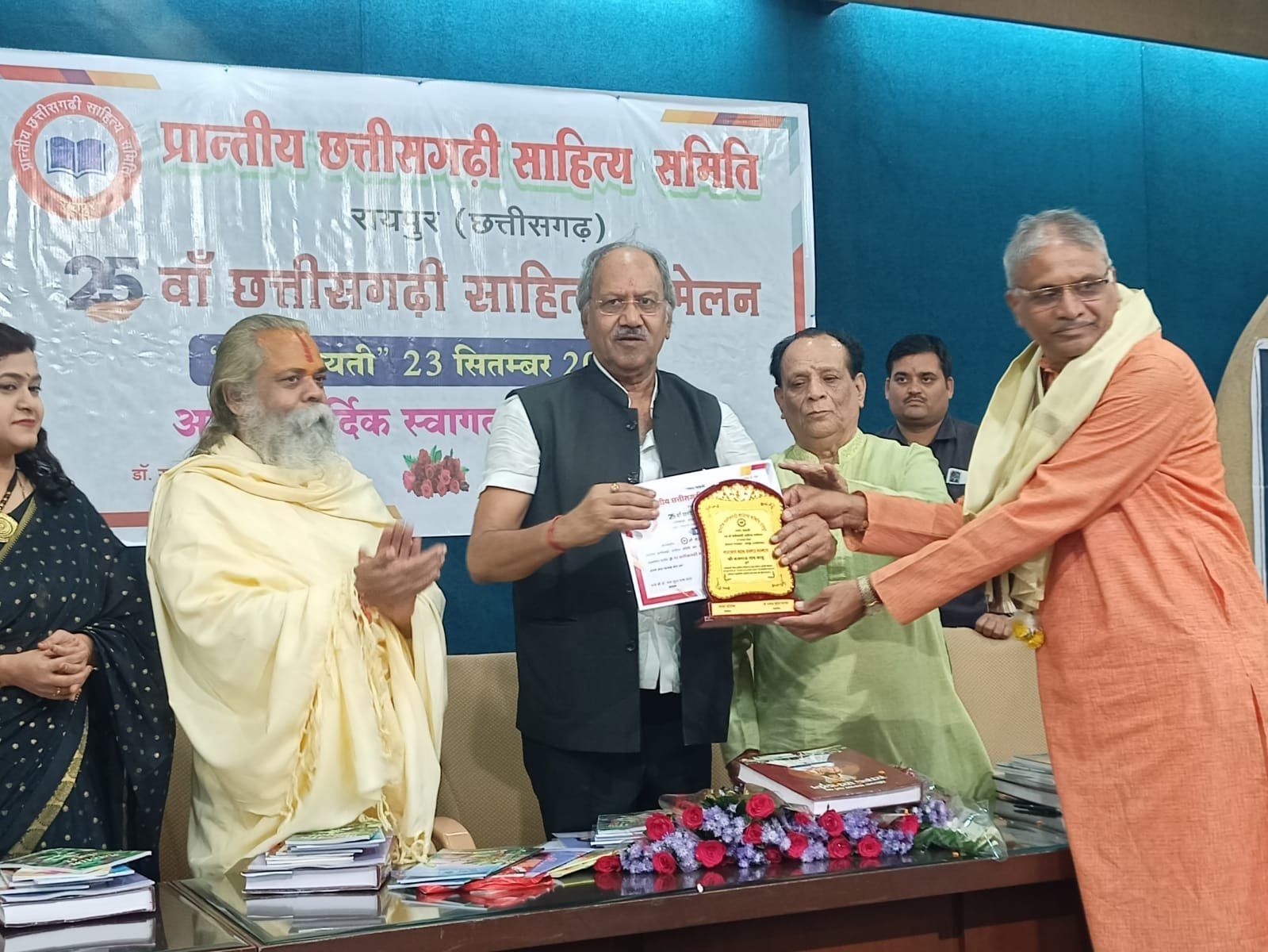 राजनांदगांव : साहित्य, अतीत और वर्तमान को जोड़कर हमारी सांस्कृतिक पहचान को सहेजने में मदद करता है – बृजमोहन अग्रवाल