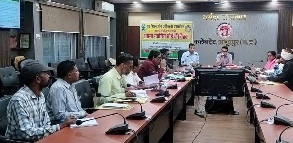 उन्नत कृषि तकनीकी की जानकारी देकर कृषकों को लाभान्वित करें-कलेक्टर