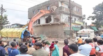 इंदौर में कारखाने की जमीन पर बने मकान निगम ने तोड़े, खतरनाक भवन भी हटाए