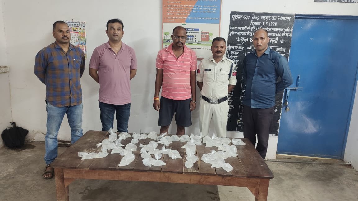 CG : अवैध रूप से शराब बिक्री करने वालों पर पुलिस का प्रहार